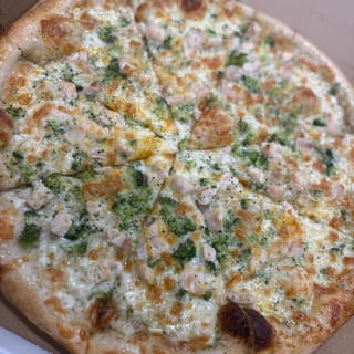 Chicken, Cheddar & Broccoli Pizza